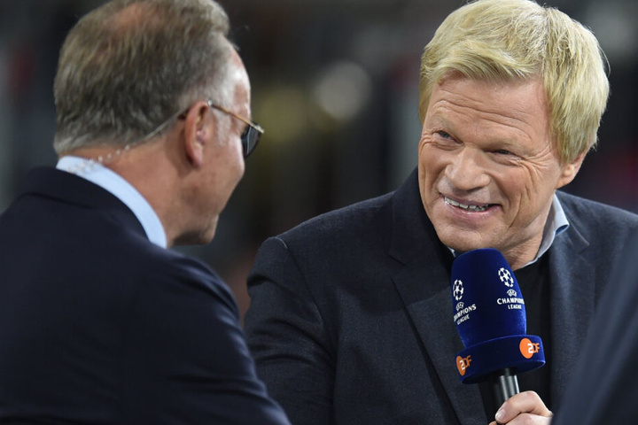 Oliver Kahn (r.) ist beim FC Bayern, für den er zwischen den Pfosten stand, eine absolute Vereinslegende.