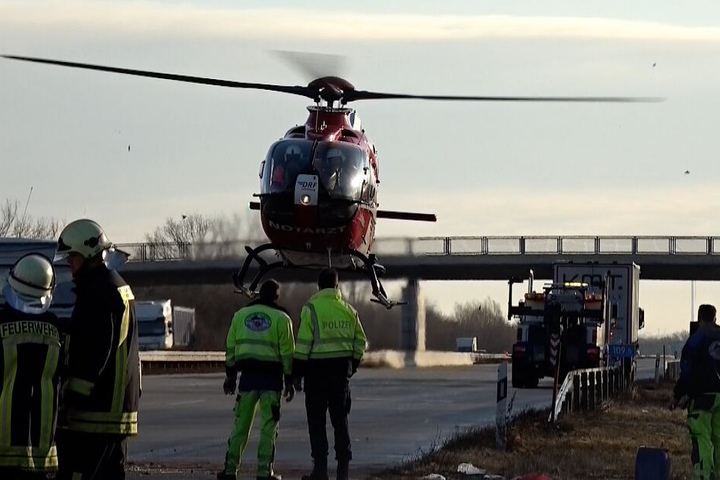 Vier Personen wurden teilweise schwer verletzt.