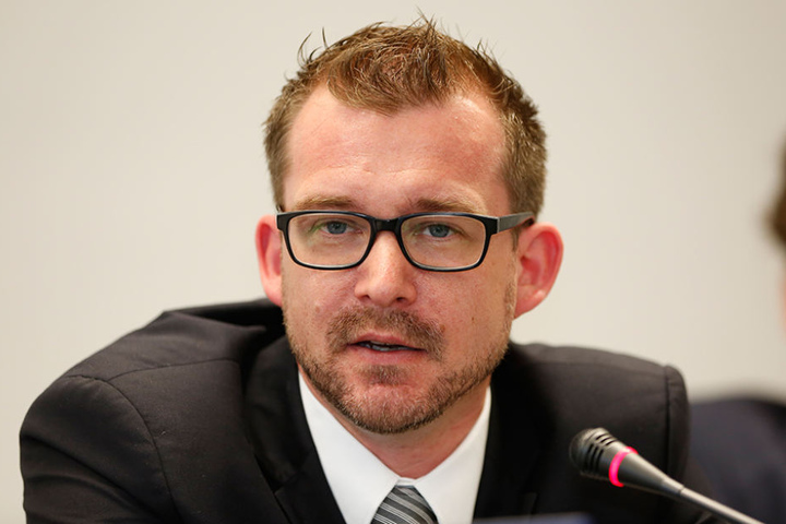Baubürgermeister Raoul Schmidt-Lamontain (40) hält die mögliche
Brückensperrung für eine „spannende Idee“.