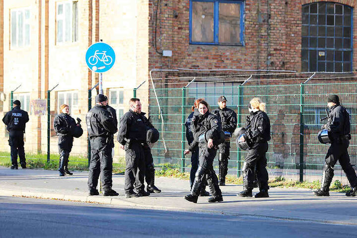 Die Polizei ermittelt wegen verschiedener Vergehen gegen 312 Nürnberger Fans.