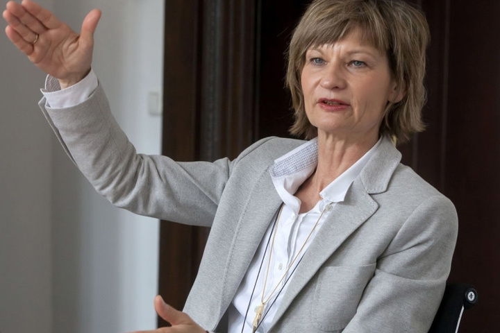 OB Barbara Ludwig (54, SPD) unterstützt die Mega-Theaterfinanzierung. Bis zu
30 Millionen Euro schießt die Stadt bis 2021 zu. Insgesamt werden bis zu 195
Millionen Euro ins neue Theater investiert.