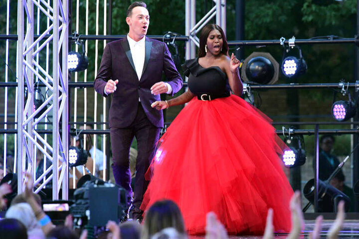 Motsi Mabuse mit ihrem "Strictly Come Dancing"-Jurykollegen Craig Revel Horwood.