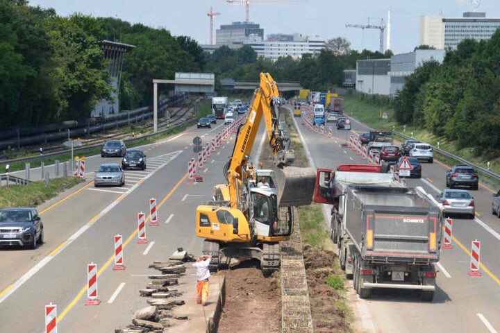 Die Bauarbeiten hinken dem Fahrplan hinterher. Bis der Verkehr wieder reibungslos rollt, wird es wohl Ende November.