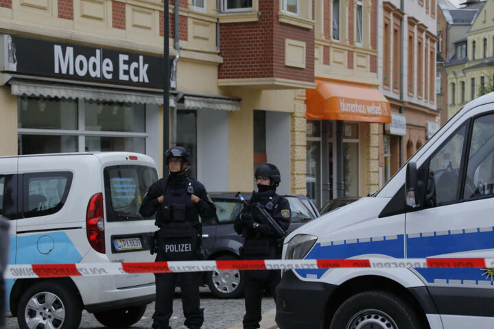 Die Polizei hat die Innenstadt abgesperrt.