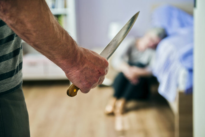 Die Seniorin wurde mutmaßlich mit einem Messer getötet. (Symbolbild)
