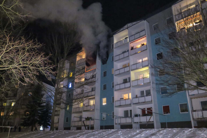 Die Wohnung stand komplett in Flammen.
