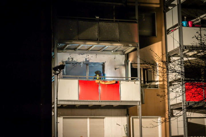 Ein 39-jähriger Mann hatte sich wohl aus Angst vor den Flammen von seinem Balkon gestürzt und starb.