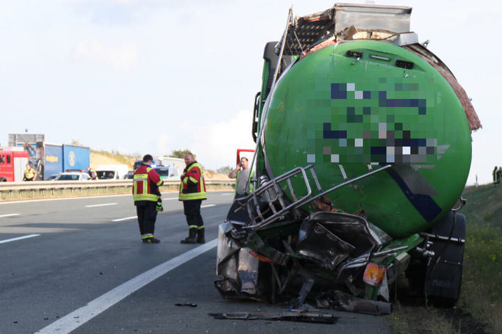 Auf diesen Tanklaster war der Lkw aufgefahren.