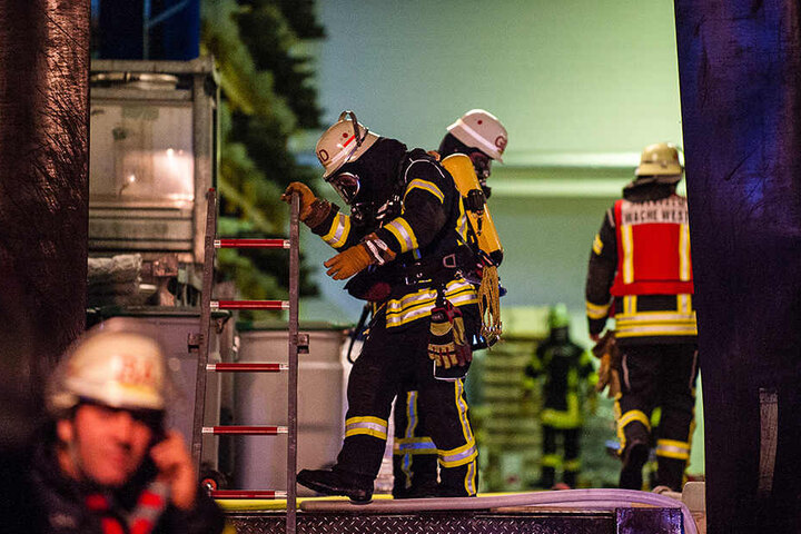 Lösungsmittel drohte in der Halle zu explodieren.