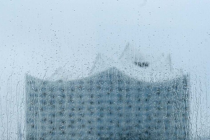 Die Hamburger müssen weiterhin mit viel Regen rechnen.