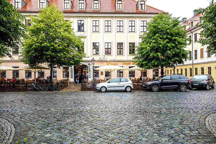 Das echte Girotti-Eis gibt's sowohl als einzelne Kugel als auch im Eisbecher bisher nur bei den Wenzel Prager Bierstuben.