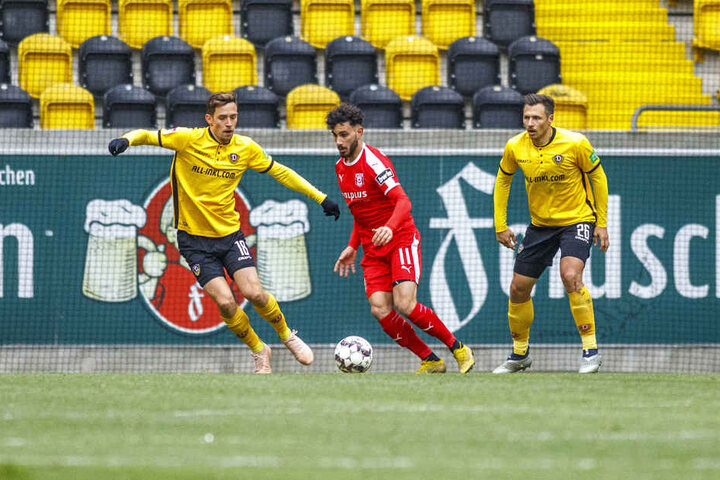 Jannik Müller (links) und Sören Gonther beim Testspiel gegen den Halleschen FC.
