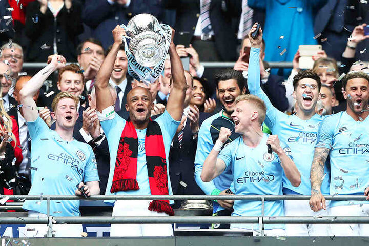Riesenjubel bei Manchester City: Mit dem FA-Cup wurde auch der dritte englische Titel in dieser Saison geholt.