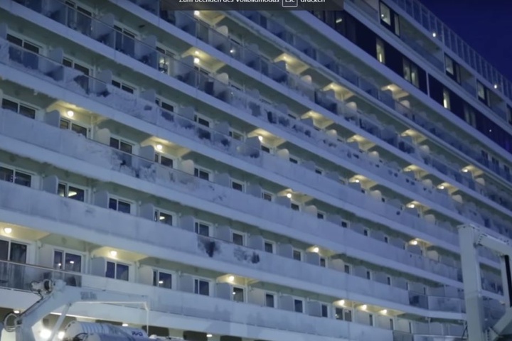 Beim Einlaufen in New York war das Schiff mit einer dicken Eiskruste überzogen.
