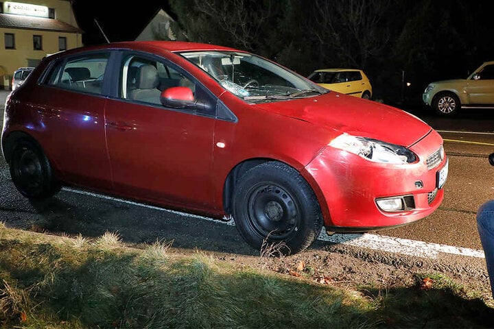 Die Fahrerin des Fiat wurde bei dem Unfall leicht verletzt.