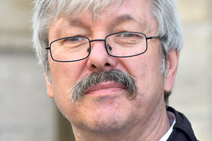 Egon
Tuschke
(64), Rentner
aus
Frankfurt/
Oder, hat
schon Briefwahl
gemacht:
„Ich
habe die AfD
gewählt,weil Frau Merkel einen
Dämpfer braucht. Die nimmt
uns alles bloß weg."