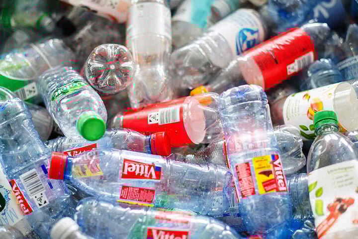 Svenja Schulze (SPD) stellt bereits 2015 ihren Fünf-Punkte-Plan für weniger Plastik und mehr Recycling vor.