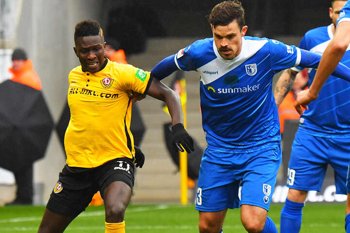 ... aber auch den Dynamos selbst wollte nach vorn nicht viel gelingen. Moussa Koné (l.) ging gegen Dennis Erdmann komplett unter.
