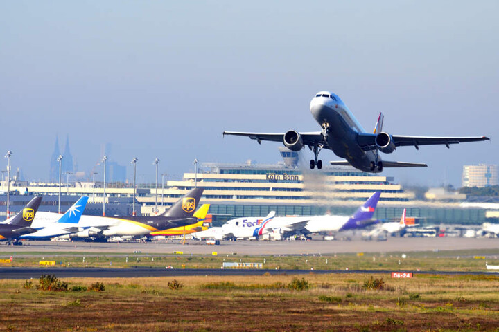 Der Flughafen heißt acht neue Airlines in diesem Sommer willkommen.