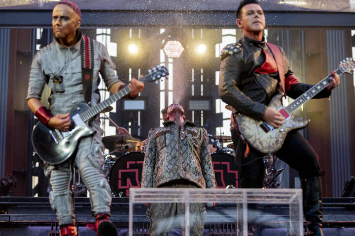 Neben der Auftaktshow zu ihrer Tour am 29. Mai sollen Rammstein am 30. Mai ein Zusatzkonzert in der Red-Bull-Arena geben.