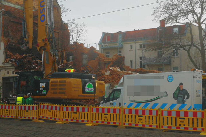 Ein mobiler Hydraulik-Service musste anrücken, um den Abrisskran zu reparieren.