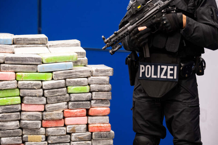 Die Beamten stellten mehrere Kilo Rauschgift sicher. (Symbolbild)
