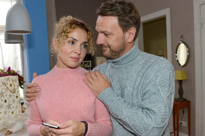 Robert hat Verständnis dafür, dass Nina Weihnachten bei ihrem Sohn verbringen will.