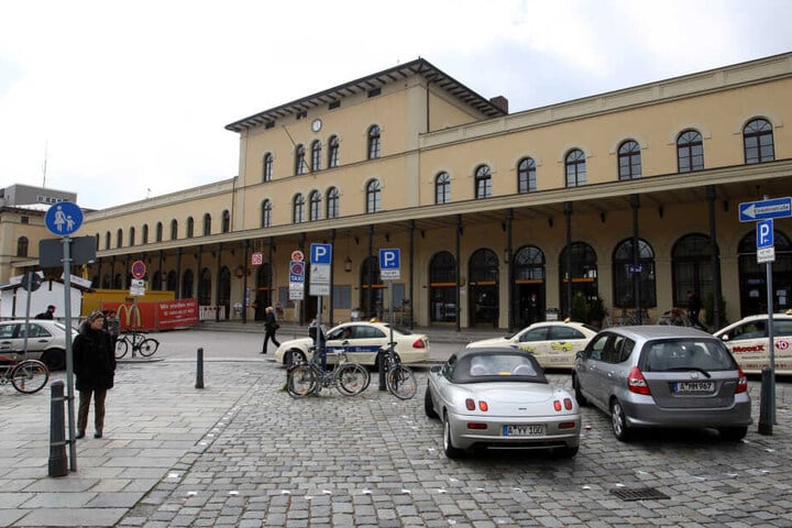 Der Mann sollte am Hauptbahnhof in Augsburg kontrolliert werden. (Archivbild)