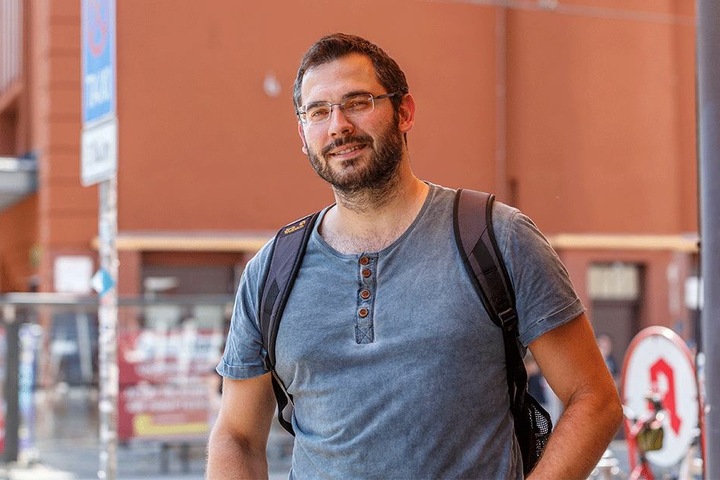Ist skeptisch: Baustoffprüfer Georg Schmuhl (33).