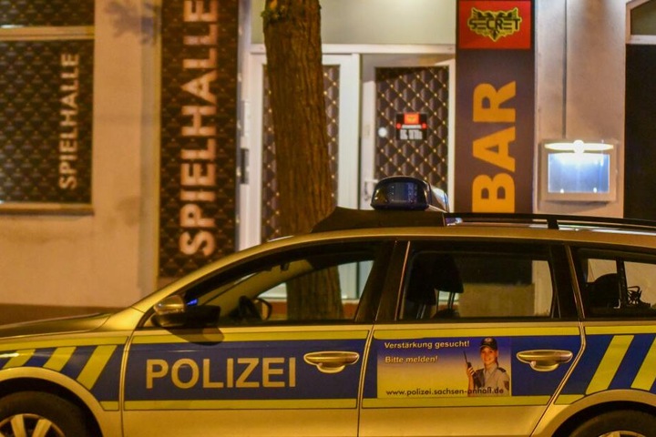 Kriminaltechniker sicherten mehrere Spuren am Tatort.