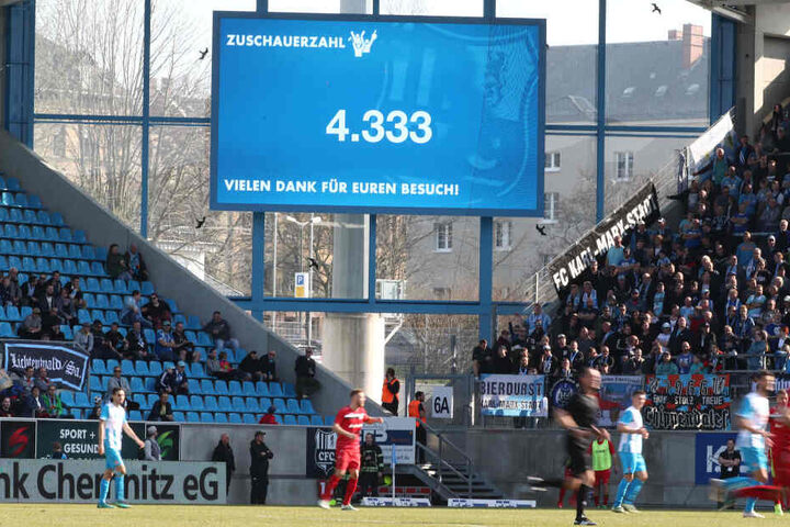 Diese schöne Videowand gehört jetzt dem VfB Auerbach.