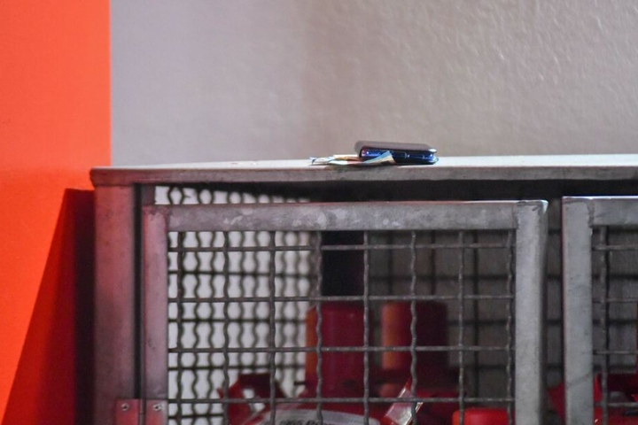 Die Täter konnten bereits kurz darauf gefasst werden. Angeblich hatte einer von ihnen auf der Flucht sein Handy verloren.