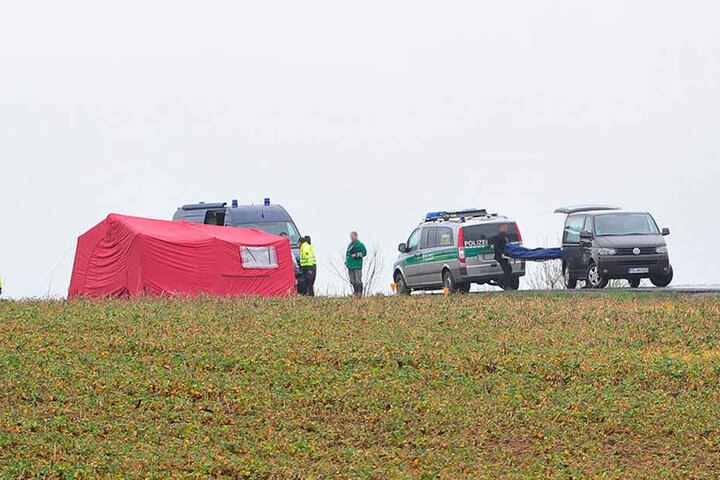 Der Familienvater soll auf einem Feld in Oederan-Breitenau überfahren und getötet worden sein.