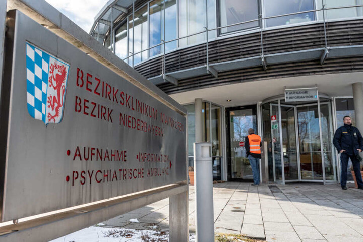 Ob der Mann wieder im Klinikum Mainkofen untergebracht wird, ist unklar.