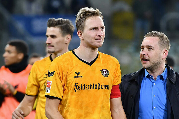 Dynamo-Kapitän Marco Hartmann (l.) hatte nach dem Spiel viel zu sagen - und nahm sich deshalb Pressesprecher Henry Buschmann an seine Seite.