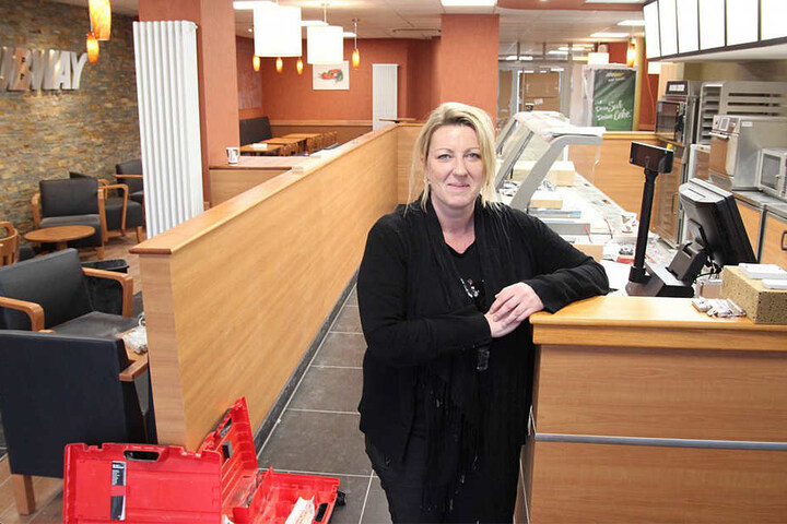 Die Besitzerin Jessica Fait präsentiert stolz das moderne Interieur.