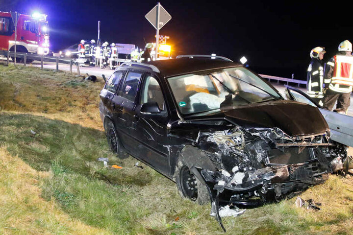 Vier Personen wurden bei dem Unfall verletzt.