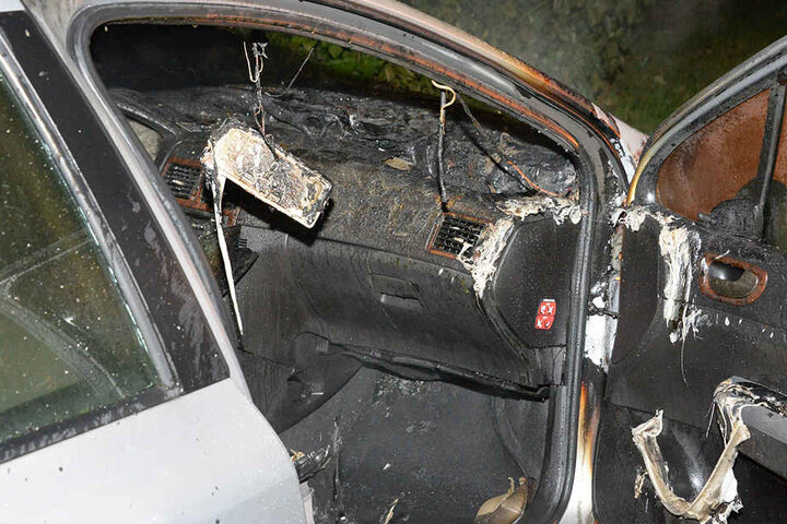 Auch der Innenraum der Auto wurde komplett zerstört.