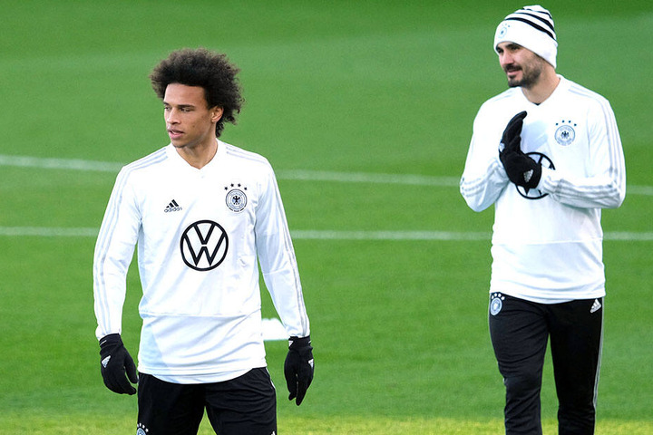 Leroy Sané und Ilkay Gündogan trainierten vor der Partie gegen Serbien bereits gemeinsam in der Wolfsburger Arena.