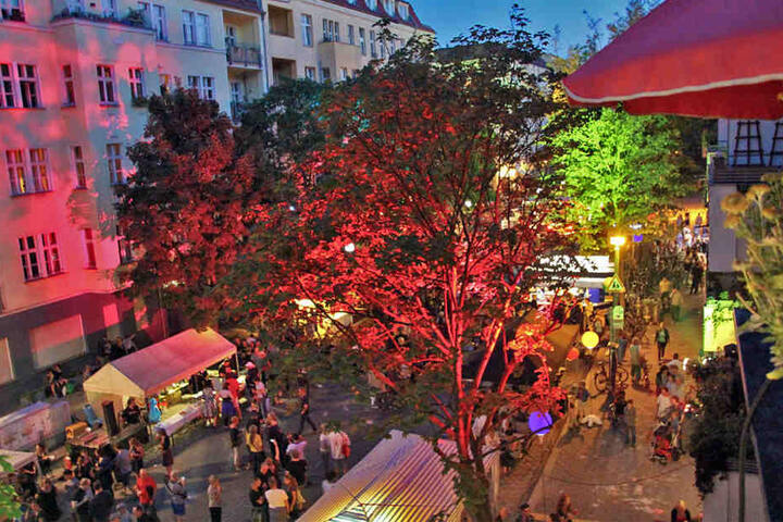 In der Dunckerstraße steppt bis in die späten Abendstunden der Berliner Bär.