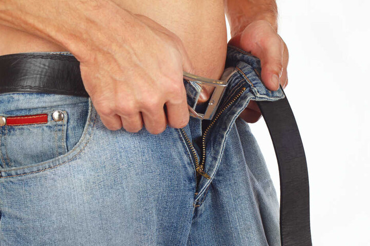 Der Mann manipulierte an seinem Geschlechtsteil. (Symbolbild)