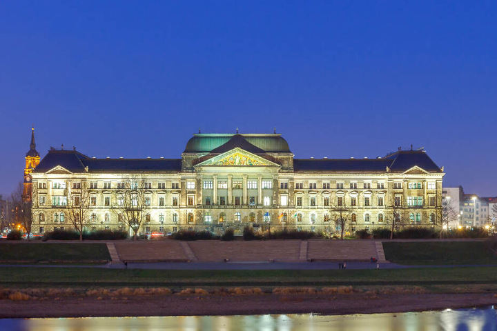 Das Finanzministerium ist eines der Häuser, das bereits so wie gewünscht illuminiert wird