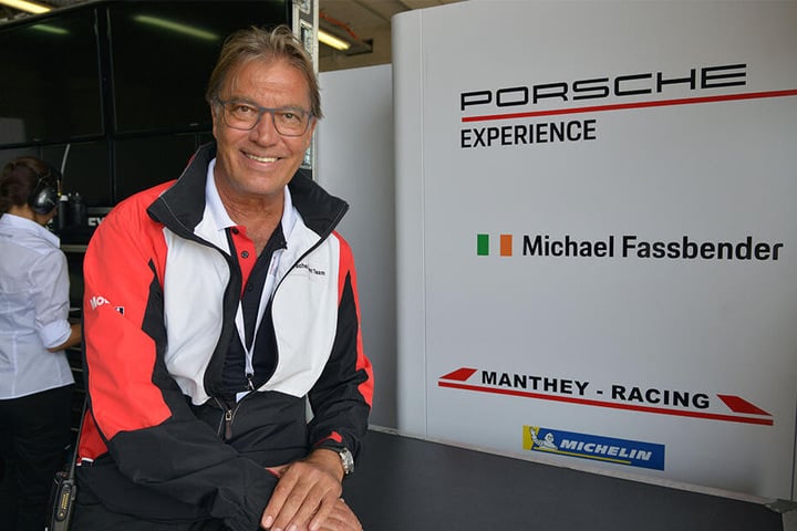 "Porsche Sports Cup"-Veranstalter Altfrid Heger (61) freut sich über die Teilnahme des bodenständigen Schauspielers Michael Fassbender (42).