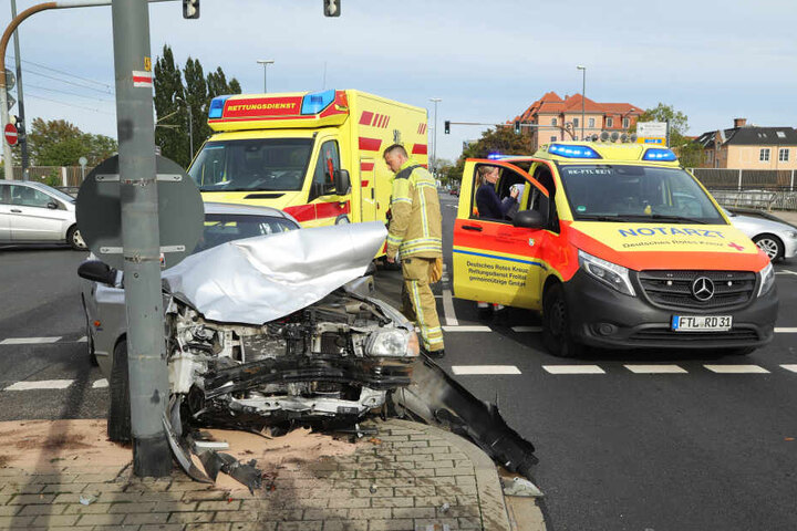 Vom Hyundai blieb nur Schrott.