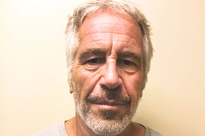 Jeffrey Epstein (†66) soll jahrelang junge Frauen zum Sex mit anderen Männern gezwungen haben.