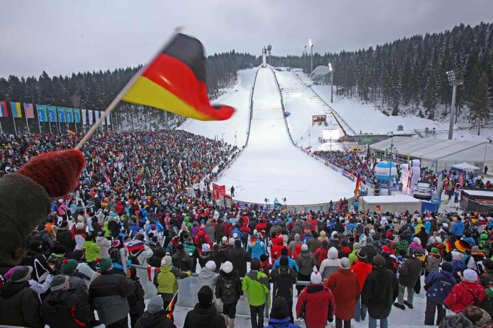 Werden dem Weltcup in Klingenthal die Fans aufgrund des Fußball-Spiels fehlen.