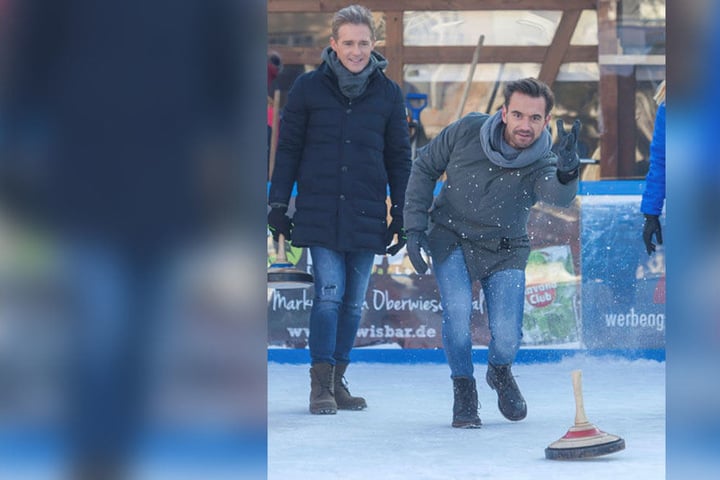 Wer beim Eisstockschießen gewonnen hat, wird erst in der Sendung verraten: Florian machte zumindest schon mal eine gute Figur.