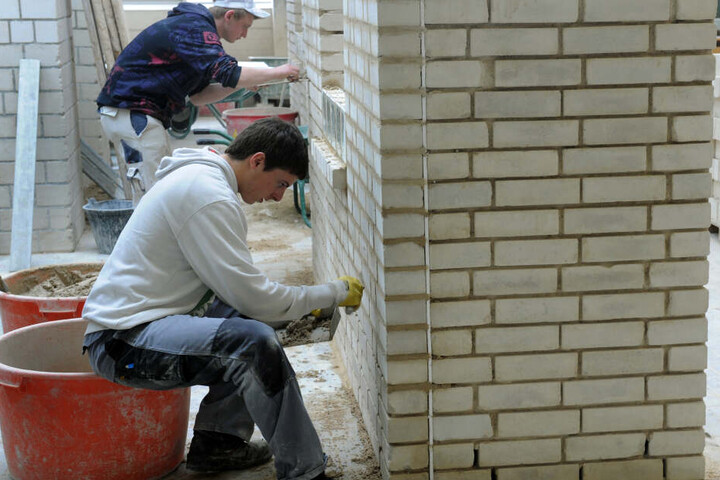 17.000 Lehrstellen sind unbesetzt, insgesamt gibt es 25.000 offene Stellen im Handwerk.
