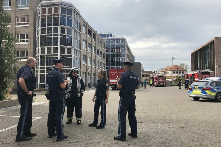 Das Gebäude in der Nürnberger Innenstadt wurde zeitweise geräumt, konnte später aber wieder freigegeben werden.