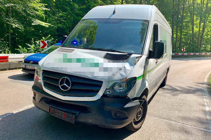 Der Sprinter kam mit einem Blechschaden davon.
